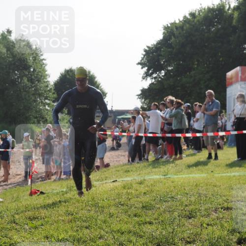 15.06.2025 - 27. Vierlanden-Triathlon KatJ http://msf.ph/oto/7977805 15.06.2025 08:37:54 Schwimmen 73, 171, 180, 181 meine-sportfotos.de