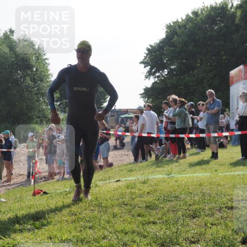 15.06.2025 - 27. Vierlanden-Triathlon KatJ http://msf.ph/oto/7977810 15.06.2025 08:37:54 Schwimmen 73, 171, 180, 181 meine-sportfotos.de