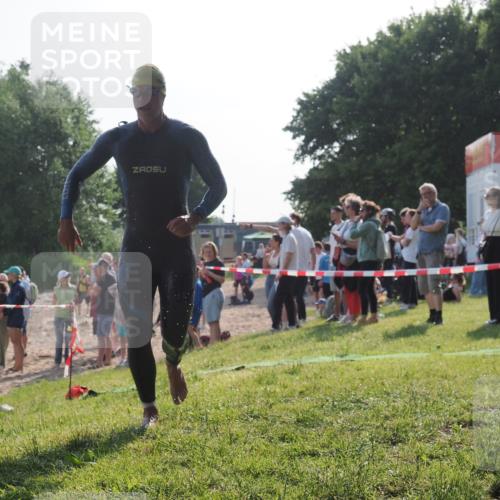 15.06.2025 - 27. Vierlanden-Triathlon KatJ http://msf.ph/oto/7977815 15.06.2025 08:37:54 Schwimmen 73, 171, 180, 181 meine-sportfotos.de