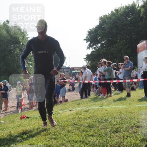 15.06.2025 - 27. Vierlanden-Triathlon KatJ http://msf.ph/oto/7977818 15.06.2025 08:37:54 Schwimmen 73, 171, 180, 181 meine-sportfotos.de