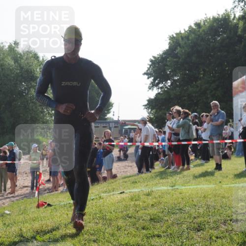 15.06.2025 - 27. Vierlanden-Triathlon KatJ http://msf.ph/oto/7977821 15.06.2025 08:37:54 Schwimmen 73, 171, 180, 181 meine-sportfotos.de
