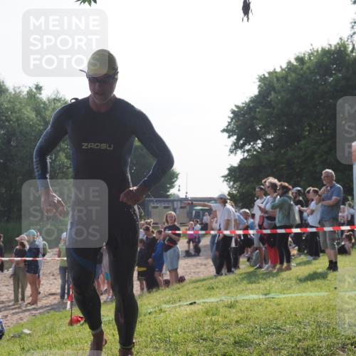15.06.2025 - 27. Vierlanden-Triathlon KatJ http://msf.ph/oto/7977827 15.06.2025 08:37:55 Schwimmen 73, 171, 180 meine-sportfotos.de