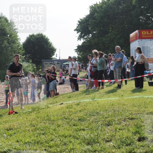 15.06.2025 - 27. Vierlanden-Triathlon KatJ http://msf.ph/oto/7977831 15.06.2025 08:38:32 Schwimmen 27, 35, 45, 86 meine-sportfotos.de
