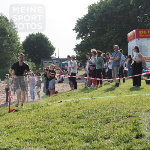 15.06.2025 - 27. Vierlanden-Triathlon KatJ http://msf.ph/oto/7977836 15.06.2025 08:38:33 Schwimmen 27, 35, 45, 86, 126 meine-sportfotos.de