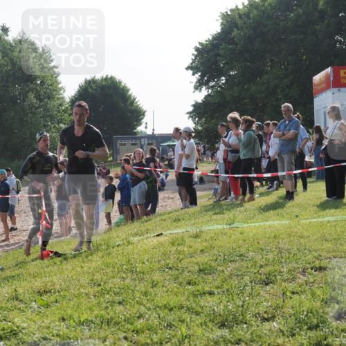15.06.2025 - 27. Vierlanden-Triathlon KatJ http://msf.ph/oto/7977848 15.06.2025 08:38:34 Schwimmen 27, 35, 45, 86, 126 meine-sportfotos.de