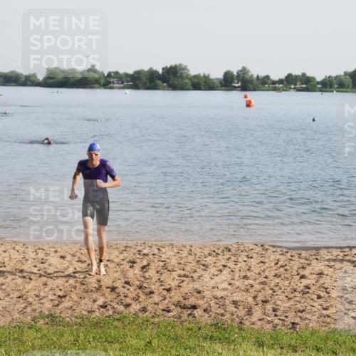 21.06.2025 - 27. Vierlanden-Triathlon MichiJ http://msf.ph/oto/7977849 15.06.2026 08:46:06 Schwimmen 134, 152, 194 meine-sportfotos.de
