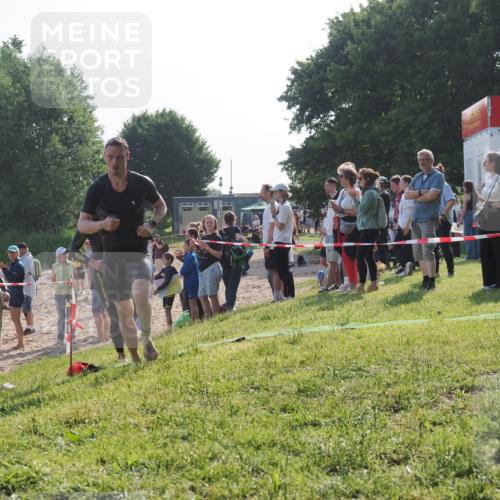 15.06.2025 - 27. Vierlanden-Triathlon KatJ http://msf.ph/oto/7977857 15.06.2025 08:38:34 Schwimmen 27, 35, 45, 86, 126 meine-sportfotos.de