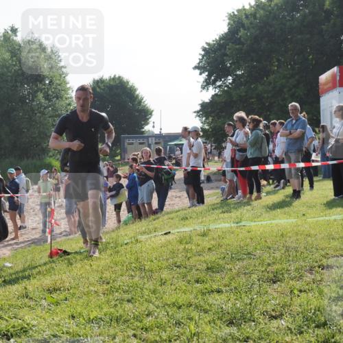15.06.2025 - 27. Vierlanden-Triathlon KatJ http://msf.ph/oto/7977861 15.06.2025 08:38:34 Schwimmen 27, 35, 45, 86, 126 meine-sportfotos.de
