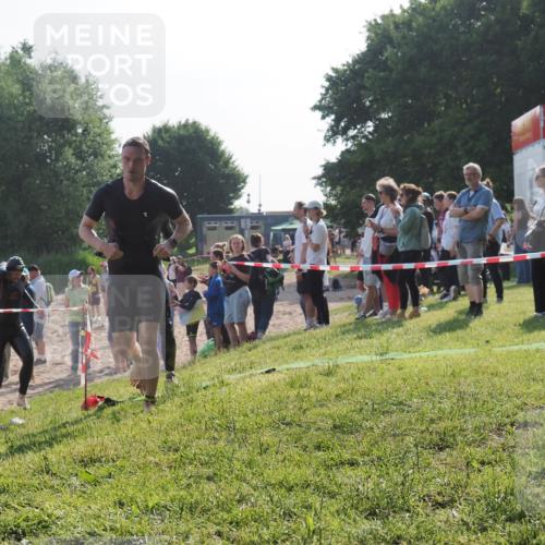 15.06.2025 - 27. Vierlanden-Triathlon KatJ http://msf.ph/oto/7977864 15.06.2025 08:38:34 Schwimmen 27, 35, 45, 86, 126 meine-sportfotos.de
