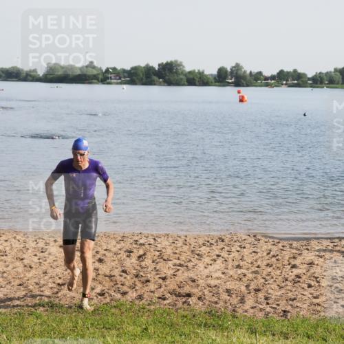 21.06.2025 - 27. Vierlanden-Triathlon MichiJ http://msf.ph/oto/7977866 15.06.2026 08:46:07 Schwimmen 134, 152, 194 meine-sportfotos.de