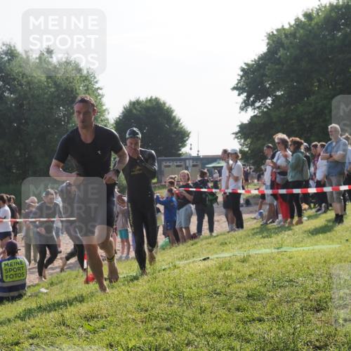 15.06.2025 - 27. Vierlanden-Triathlon KatJ http://msf.ph/oto/7977871 15.06.2025 08:38:35 Schwimmen 27, 35, 45, 86, 126 meine-sportfotos.de