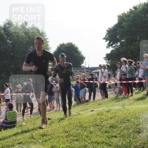 15.06.2025 - 27. Vierlanden-Triathlon KatJ http://msf.ph/oto/7977874 15.06.2025 08:38:35 Schwimmen 27, 35, 45, 86, 126 meine-sportfotos.de