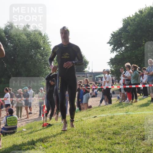 15.06.2025 - 27. Vierlanden-Triathlon KatJ http://msf.ph/oto/7977894 15.06.2025 08:38:36 Schwimmen 27, 35, 45, 86, 126 meine-sportfotos.de