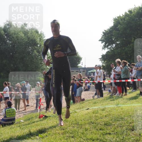 15.06.2025 - 27. Vierlanden-Triathlon KatJ http://msf.ph/oto/7977897 15.06.2025 08:38:36 Schwimmen 27, 35, 45, 86, 126 meine-sportfotos.de