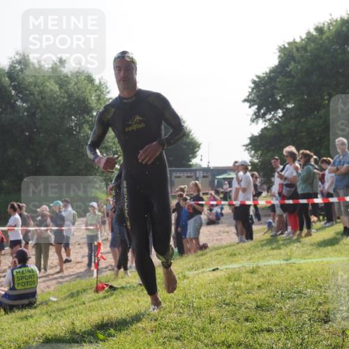 15.06.2025 - 27. Vierlanden-Triathlon KatJ http://msf.ph/oto/7977899 15.06.2025 08:38:36 Schwimmen 27, 35, 45, 86, 126 meine-sportfotos.de