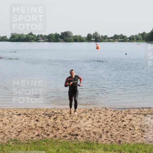 21.06.2025 - 27. Vierlanden-Triathlon MichiJ http://msf.ph/oto/7977916 15.06.2026 08:46:41 Schwimmen 161 meine-sportfotos.de