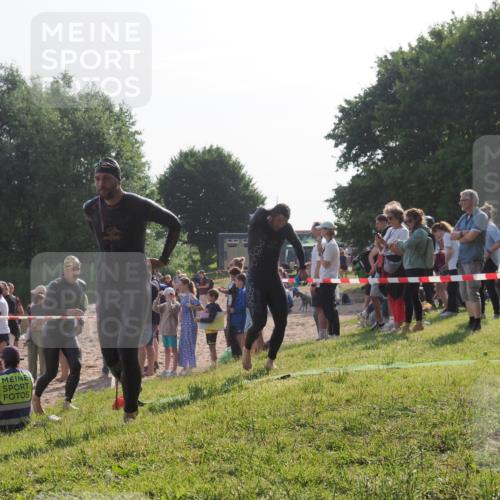 15.06.2025 - 27. Vierlanden-Triathlon KatJ http://msf.ph/oto/7977919 15.06.2025 08:38:37 Schwimmen 27, 35, 45, 86, 126 meine-sportfotos.de