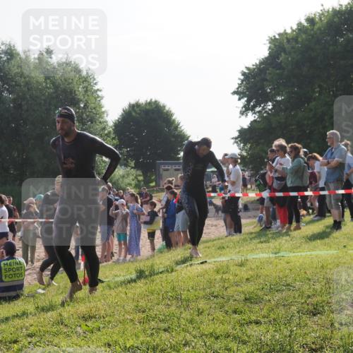 15.06.2025 - 27. Vierlanden-Triathlon KatJ http://msf.ph/oto/7977922 15.06.2025 08:38:38 Schwimmen 27, 35, 45, 86, 126 meine-sportfotos.de
