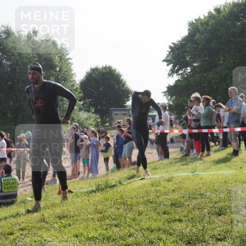 15.06.2025 - 27. Vierlanden-Triathlon KatJ http://msf.ph/oto/7977926 15.06.2025 08:38:38 Schwimmen 27, 35, 45, 86, 126 meine-sportfotos.de