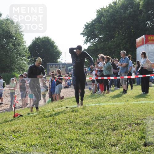 15.06.2025 - 27. Vierlanden-Triathlon KatJ http://msf.ph/oto/7977929 15.06.2025 08:38:39 Schwimmen 2, 27, 35, 45, 86, 126 meine-sportfotos.de