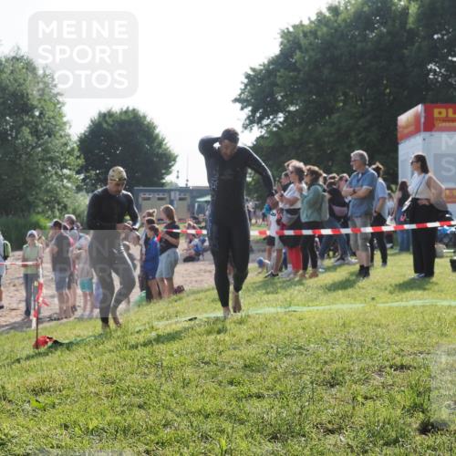 15.06.2025 - 27. Vierlanden-Triathlon KatJ http://msf.ph/oto/7977933 15.06.2025 08:38:39 Schwimmen 2, 27, 35, 45, 86, 126 meine-sportfotos.de