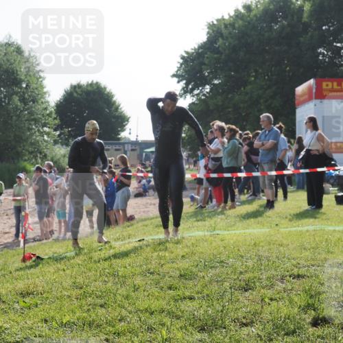 15.06.2025 - 27. Vierlanden-Triathlon KatJ http://msf.ph/oto/7977936 15.06.2025 08:38:39 Schwimmen 2, 27, 35, 45, 86, 126 meine-sportfotos.de