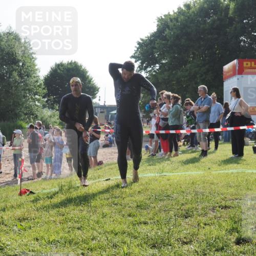 15.06.2025 - 27. Vierlanden-Triathlon KatJ http://msf.ph/oto/7977943 15.06.2025 08:38:40 Schwimmen 2, 27, 35, 45, 86, 126 meine-sportfotos.de