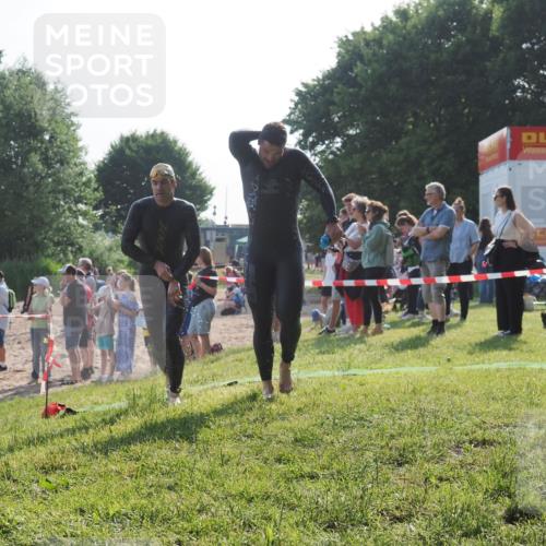 15.06.2025 - 27. Vierlanden-Triathlon KatJ http://msf.ph/oto/7977945 15.06.2025 08:38:40 Schwimmen 2, 27, 35, 45, 86, 126 meine-sportfotos.de