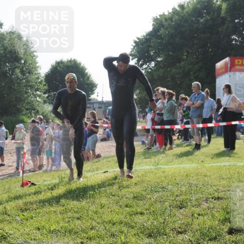 15.06.2025 - 27. Vierlanden-Triathlon KatJ http://msf.ph/oto/7977948 15.06.2025 08:38:40 Schwimmen 2, 27, 35, 45, 86, 126 meine-sportfotos.de