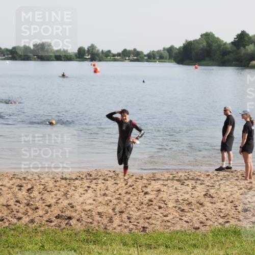 21.06.2025 - 27. Vierlanden-Triathlon MichiJ http://msf.ph/oto/7977950 15.06.2026 08:47:33 Schwimmen 48 meine-sportfotos.de