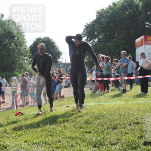15.06.2025 - 27. Vierlanden-Triathlon KatJ http://msf.ph/oto/7977951 15.06.2025 08:38:40 Schwimmen 2, 27, 35, 45, 86, 126 meine-sportfotos.de