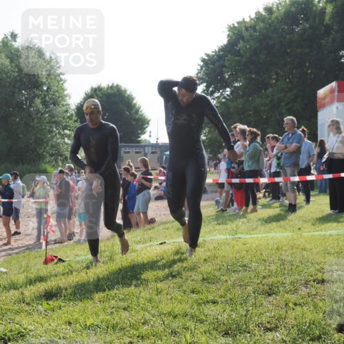 15.06.2025 - 27. Vierlanden-Triathlon KatJ http://msf.ph/oto/7977955 15.06.2025 08:38:40 Schwimmen 2, 27, 35, 45, 86, 126 meine-sportfotos.de