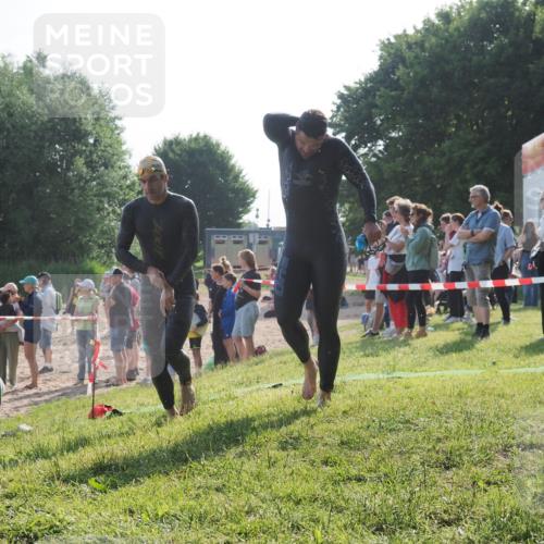 15.06.2025 - 27. Vierlanden-Triathlon KatJ http://msf.ph/oto/7977957 15.06.2025 08:38:40 Schwimmen 2, 27, 35, 45, 86, 126 meine-sportfotos.de