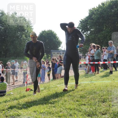 15.06.2025 - 27. Vierlanden-Triathlon KatJ http://msf.ph/oto/7977963 15.06.2025 08:38:40 Schwimmen 2, 27, 35, 45, 86, 126 meine-sportfotos.de