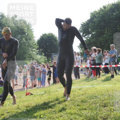 15.06.2025 - 27. Vierlanden-Triathlon KatJ http://msf.ph/oto/7977969 15.06.2025 08:38:41 Schwimmen 2, 27, 35, 45, 86, 126 meine-sportfotos.de