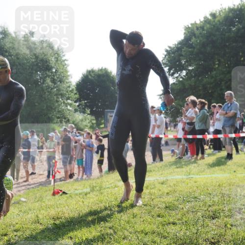 15.06.2025 - 27. Vierlanden-Triathlon KatJ http://msf.ph/oto/7977972 15.06.2025 08:38:41 Schwimmen 2, 27, 35, 45, 86, 126 meine-sportfotos.de