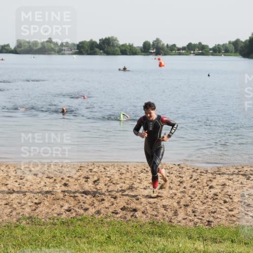 21.06.2025 - 27. Vierlanden-Triathlon MichiJ http://msf.ph/oto/7977974 15.06.2026 08:47:34 Schwimmen 48 meine-sportfotos.de
