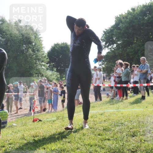 15.06.2025 - 27. Vierlanden-Triathlon KatJ http://msf.ph/oto/7977975 15.06.2025 08:38:41 Schwimmen 2, 27, 35, 45, 86, 126 meine-sportfotos.de