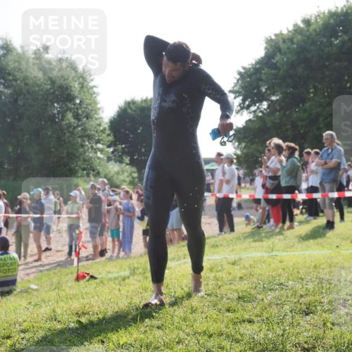 15.06.2025 - 27. Vierlanden-Triathlon KatJ http://msf.ph/oto/7977979 15.06.2025 08:38:41 Schwimmen 2, 27, 35, 45, 86, 126 meine-sportfotos.de