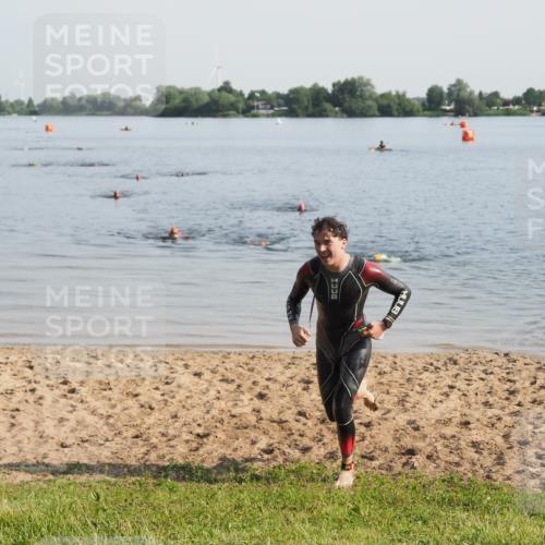 21.06.2025 - 27. Vierlanden-Triathlon MichiJ http://msf.ph/oto/7977983 15.06.2026 08:47:35 Schwimmen 48 meine-sportfotos.de