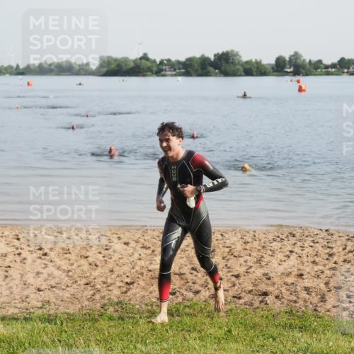 21.06.2025 - 27. Vierlanden-Triathlon MichiJ http://msf.ph/oto/7977989 15.06.2026 08:47:35 Schwimmen 48 meine-sportfotos.de