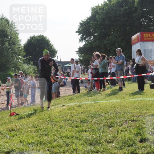 15.06.2025 - 27. Vierlanden-Triathlon KatJ http://msf.ph/oto/7977997 15.06.2025 08:38:45 Schwimmen 2, 27, 86, 126, 182 meine-sportfotos.de