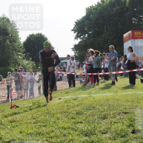 15.06.2025 - 27. Vierlanden-Triathlon KatJ http://msf.ph/oto/7978008 15.06.2025 08:38:46 Schwimmen 2, 27, 86, 126, 182 meine-sportfotos.de