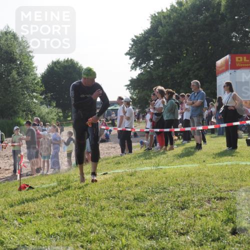 15.06.2025 - 27. Vierlanden-Triathlon KatJ http://msf.ph/oto/7978011 15.06.2025 08:38:46 Schwimmen 2, 27, 86, 126, 182 meine-sportfotos.de