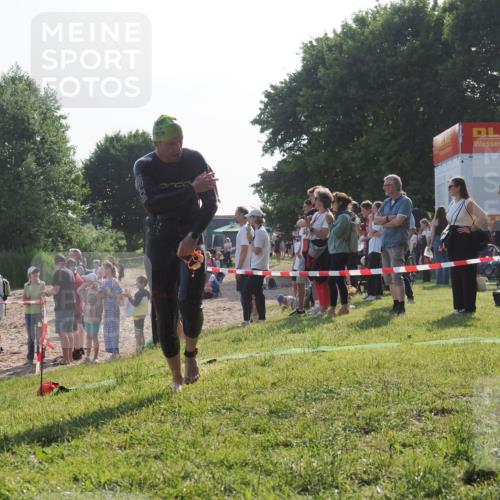 15.06.2025 - 27. Vierlanden-Triathlon KatJ http://msf.ph/oto/7978014 15.06.2025 08:38:47 Schwimmen 2, 27, 126, 182 meine-sportfotos.de