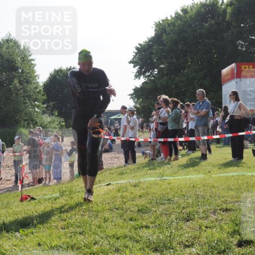 15.06.2025 - 27. Vierlanden-Triathlon KatJ http://msf.ph/oto/7978017 15.06.2025 08:38:47 Schwimmen 2, 27, 126, 182 meine-sportfotos.de