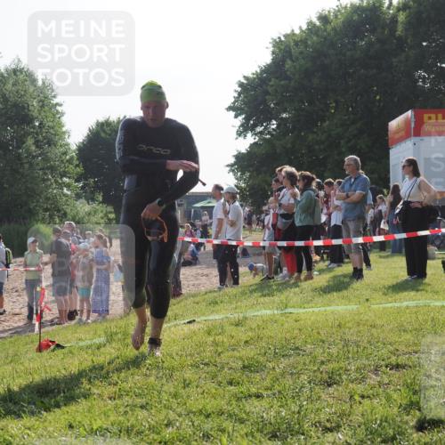 15.06.2025 - 27. Vierlanden-Triathlon KatJ http://msf.ph/oto/7978020 15.06.2025 08:38:47 Schwimmen 2, 27, 126, 182 meine-sportfotos.de