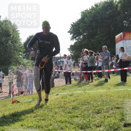 15.06.2025 - 27. Vierlanden-Triathlon KatJ http://msf.ph/oto/7978021 15.06.2025 08:38:47 Schwimmen 2, 27, 126, 182 meine-sportfotos.de