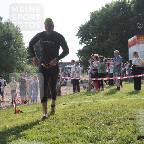 15.06.2025 - 27. Vierlanden-Triathlon KatJ http://msf.ph/oto/7978025 15.06.2025 08:38:47 Schwimmen 2, 27, 126, 182 meine-sportfotos.de
