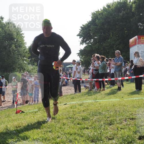15.06.2025 - 27. Vierlanden-Triathlon KatJ http://msf.ph/oto/7978028 15.06.2025 08:38:47 Schwimmen 2, 27, 126, 182 meine-sportfotos.de